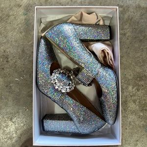 Good condition. Minor tear on side. See picture.